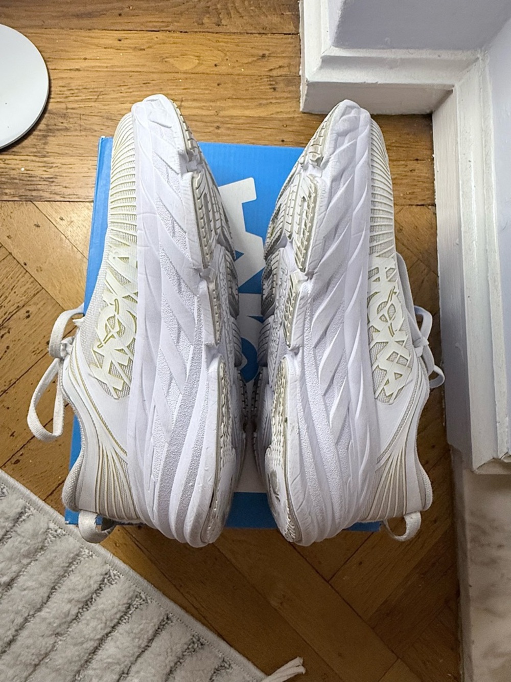 Hoka One One Bondi 7 White Bottom /White Upper Womans size 7 - Picture 5 of 14